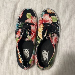 Vans (men’s 7.5, women’s 9)